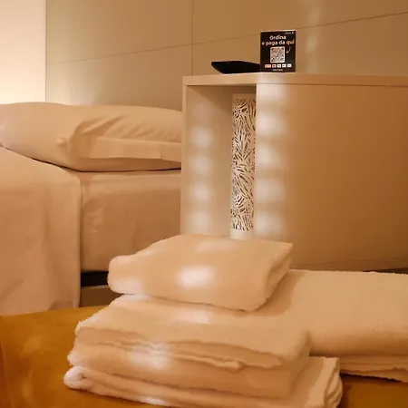 Flora 3* بومبيي