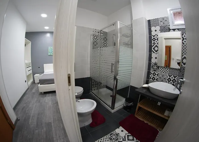 Flora 3* بومبيي