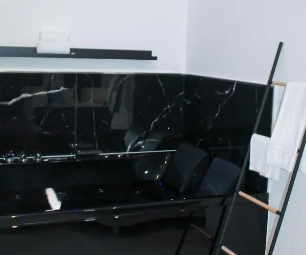 Flora 3* بومبيي