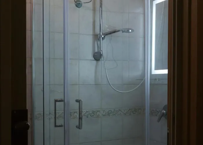 Flora 3* بومبيي