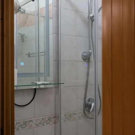 Villa Flora Aparthotel 3*