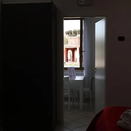 Villa Flora Aparthotel 3*