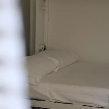 Villa Flora Aparthotel 3*